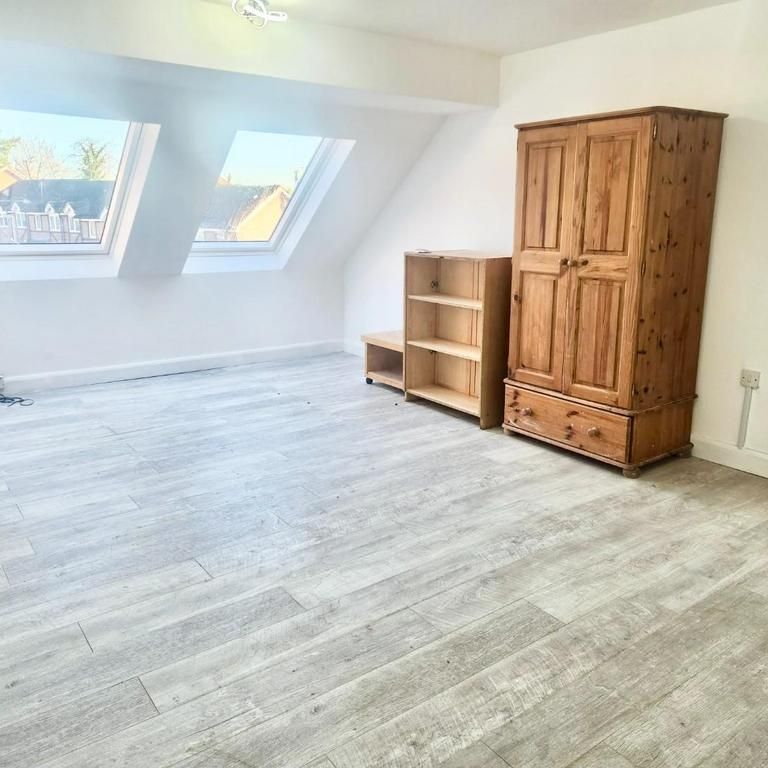 Studio to rent - Photo 1