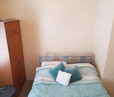 16 Symons Street, Belfast, BT12 6GA - Photo 4