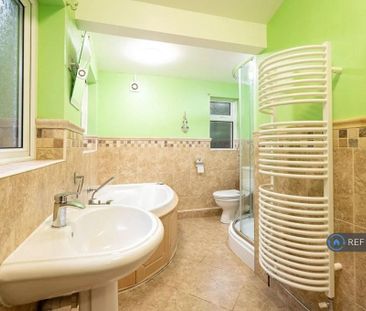 3 bedroom semi-detached house to rent - Photo 5