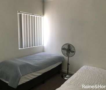 Spacious Two-Bedroom Unit in the Heart of Toowong - Photo 2
