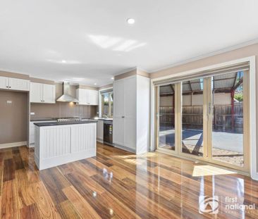 Charming Family Home in the Heart of Cranbourne - Photo 3