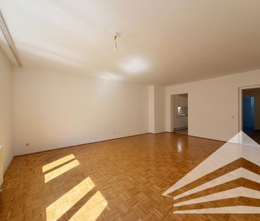 Neu sanierte 3 Zimmerwohnung mit Küche in bester Innenstadtlage - N... - Photo 1