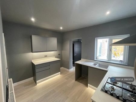 3 bedroom terraced house to rent - Photo 3