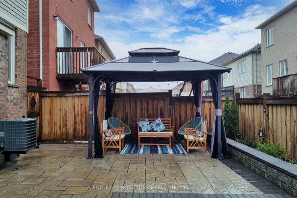 Detached Home For Lease | W9031533 - Photo 1