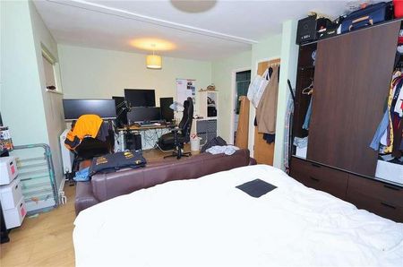 Greenheys Place, Woking, Surrey, GU22 - Photo 4