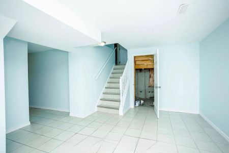 For Lease - 384 FLAGTONE Way Unit# Basement apartment, Newmarket, Ontario - Photo 4
