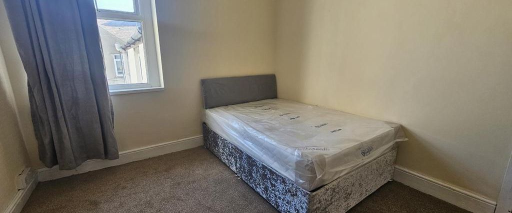 1 bedroom in a house share to rent - Photo 1