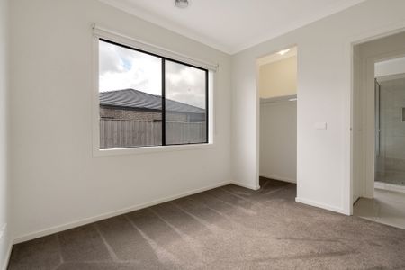 Low Maintenance Family Home - Photo 2