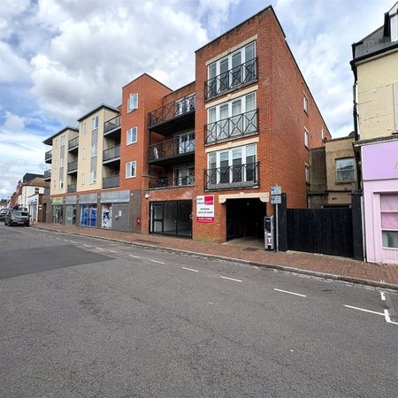 1 bedroom Studio in Camp Road, Farnborough - Photo 4