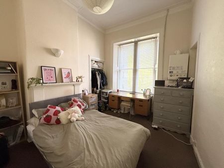 3 bedroom flat to rent - Photo 4