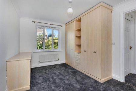 4 bedroom end of terrace house to rent - Photo 4