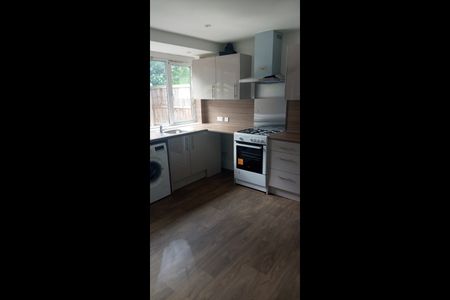 2 Bed Terraced House, Broadgate Avenue, NG9 - Photo 4