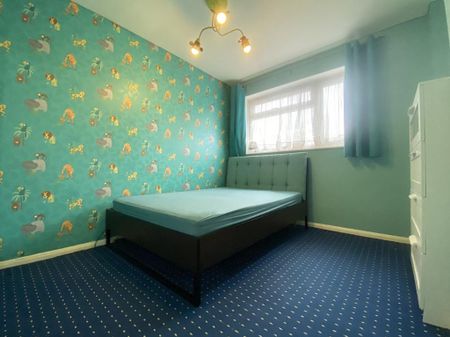 3 bedroom semi-detached house to rent - Photo 5