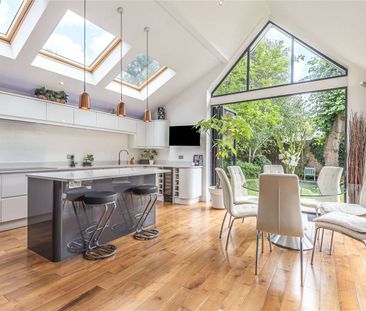 A beautifully presented detached home in the heart of Sevenoaks - Photo 6