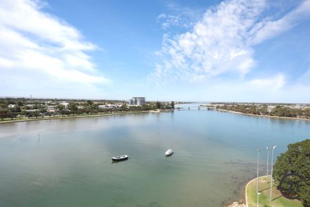 Luxury Waterfront Apartment – 10th Floor - Photo 4