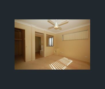 Generous Family Living in Quiet Kuraby Location - Photo 1