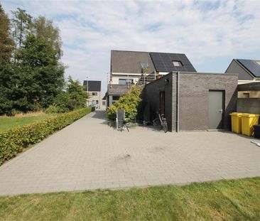 Duplex-appartement met terras, fietsenberging, tuin en 2 autostaanp... - Photo 1