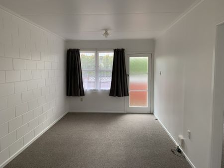 Newly refurbished and ideally located, this tidy two-bedroom unit offers comfortable, low-maintenance living just a short walk from the city centre. - Photo 5