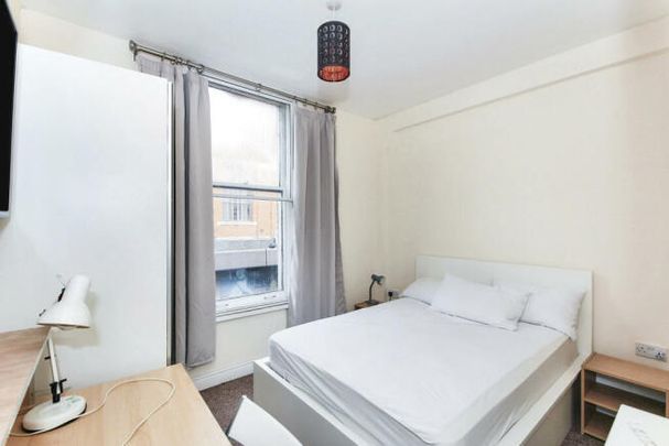 Park Road, Peterborough - Photo 1