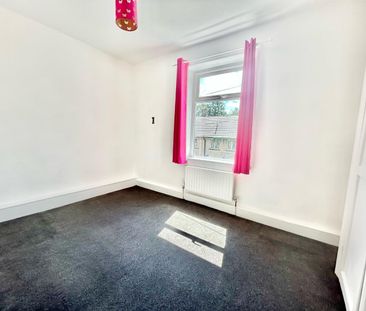 Cleveland Street, Colne - Photo 4