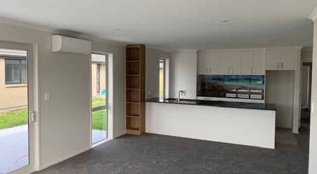 Modern Three Bedroom Home - Photo 3