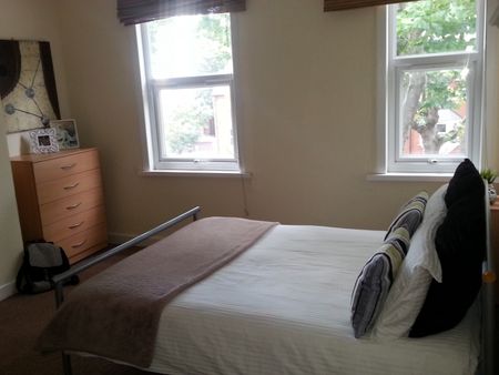 4 Bedroom Terraced To Rent in Nottingham - Photo 4