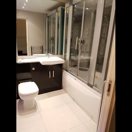 Room in a Shared House, Willow Tree Close, SW18 - Photo 4