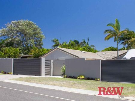 PRICE REDUCTION: Spacious Private Family Home - Photo 5