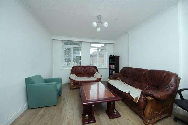 Carlisle Avenue, W3 - Photo 1