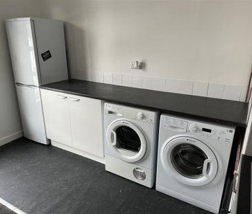 House share to rent - Photo 2