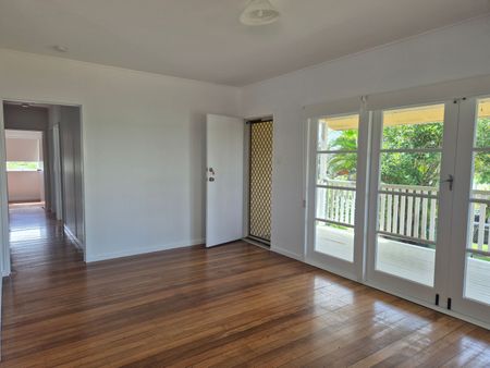 1 Nakina Street, 4215, Southport Qld - Photo 2