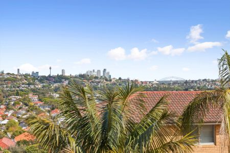 North Bondi two bedroom unit with two private outdoor balconies - Photo 2