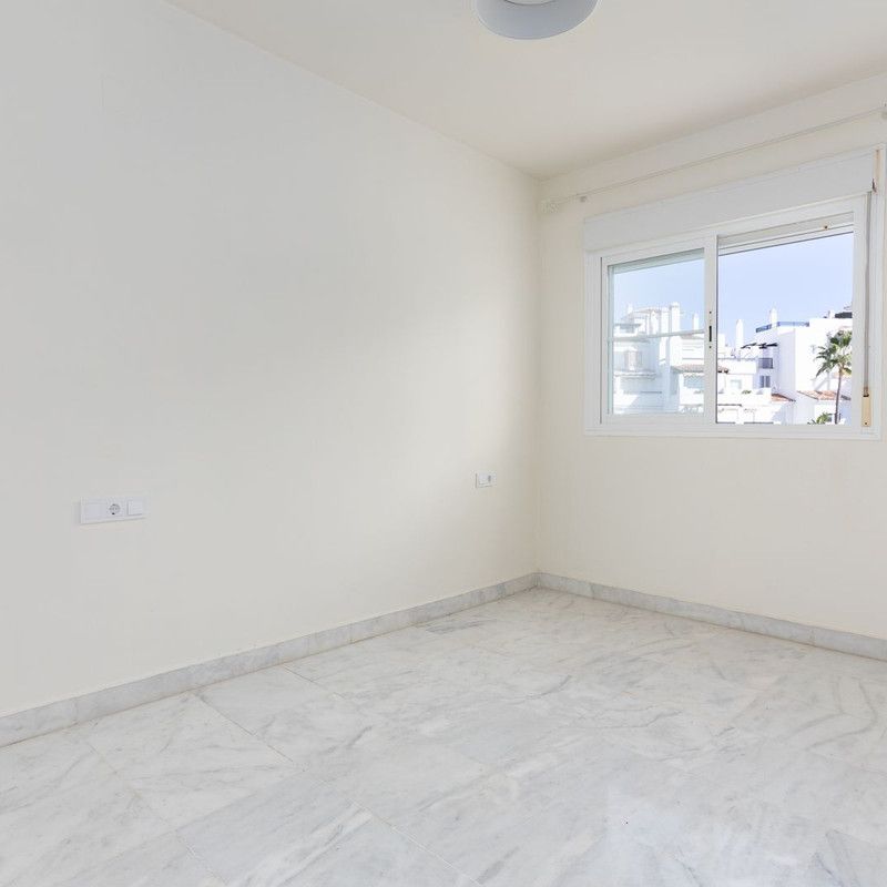 Apartment in San Pedro de Alcántara, Costa del Sol - Photo 1