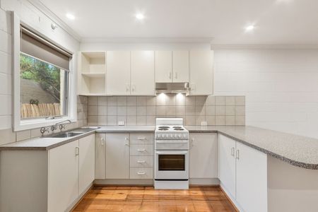 TWO STOREY TOWNHOUSE METRES FROM HIGHETT RESERVE - Photo 3