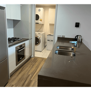 Modern Two-Bedroom Apartment Surrounded by Parkland and Urban Convenience - Photo 2