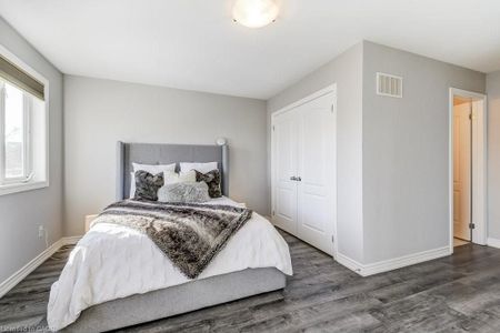 For Lease - 2362 Treversh Common, Burlington, Ontario - Photo 2