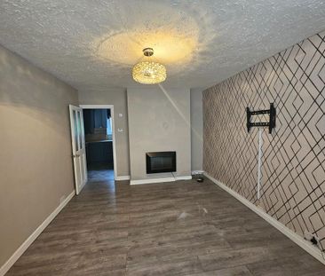 2 bedroom semi-detached house to rent - Photo 4