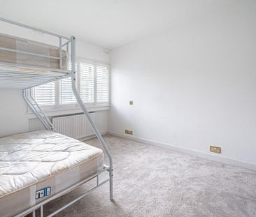 3 bedroom flat to rent - Photo 3