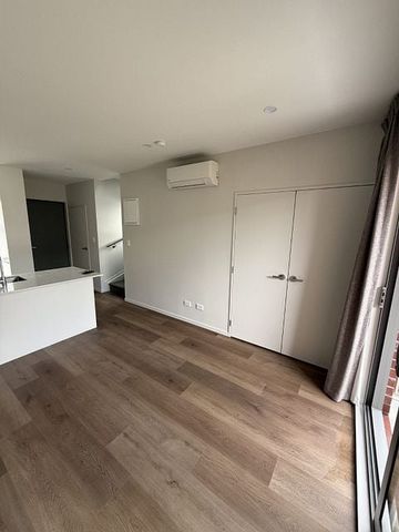 This neat and tidy 2-bedroom 1.5-bath townhouse - Photo 4
