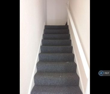 3 bedroom flat to rent - Photo 2