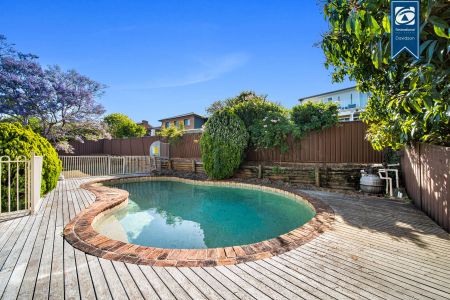 Spacious 3-Bedroom Home with Pool & Alfresco Living - Photo 4