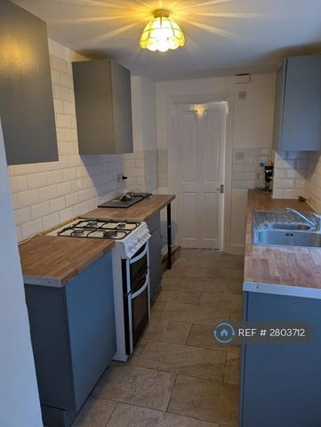 3 bedroom terraced house to rent - Photo 5