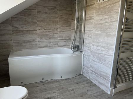 4 bedroom detached house to rent - Photo 2