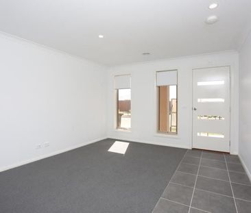 Spacious and Modern 4-Bedroom Home in Mickleham - Photo 5
