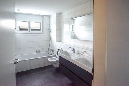 Moderne Familienwohnung mit Wintergarten und Balkon - Photo 3