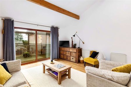 A modern and stylish home set in a private, gated location. - Photo 3