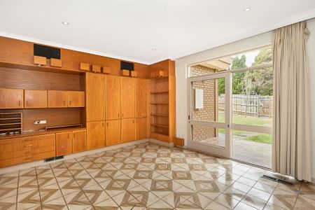 11 Loch Avenue, St Kilda East - Photo 2