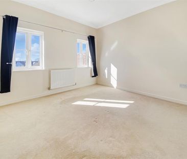 4 bedroom semi-detached house to rent - Photo 3