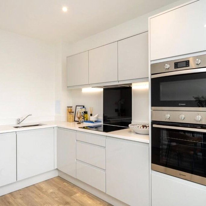 Elmsleigh Road, Staines-upon-Thames, Surrey, TW18 4AJ - Photo 1