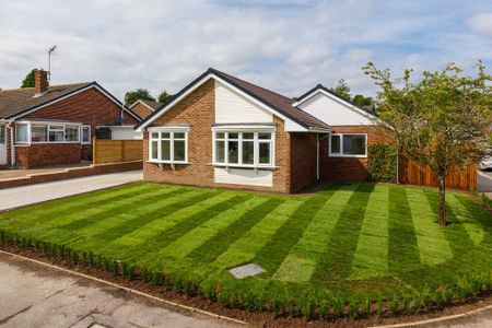 3 bedroom detached bungalow to rent - Photo 2